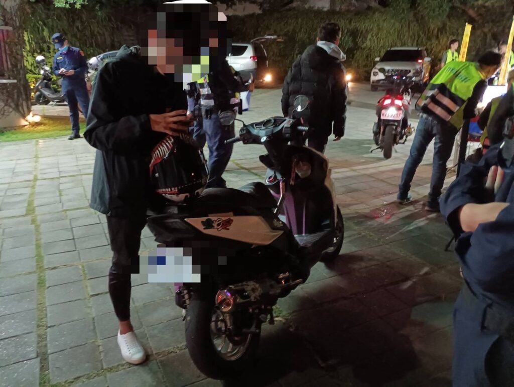 ▲圖說：警方於西區五權西路口執行酒駕暨噪音改裝車路檢勤務 （圖／台中市政府提供）