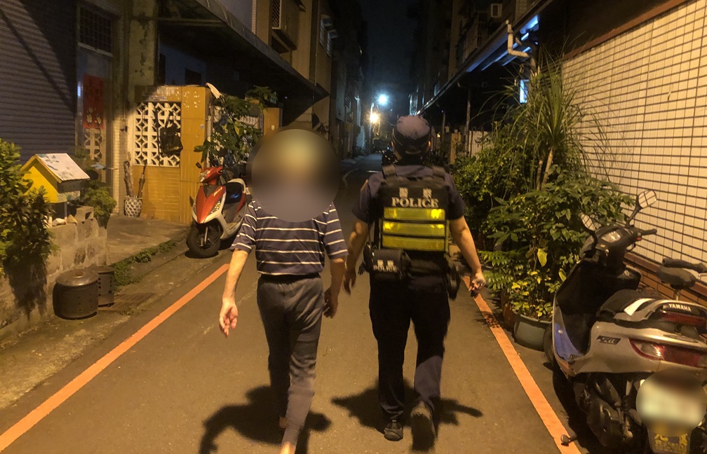 ▲圖說:神探警揭開謎底,成功將老翁平安送返家 (圖/台中市政府提供)