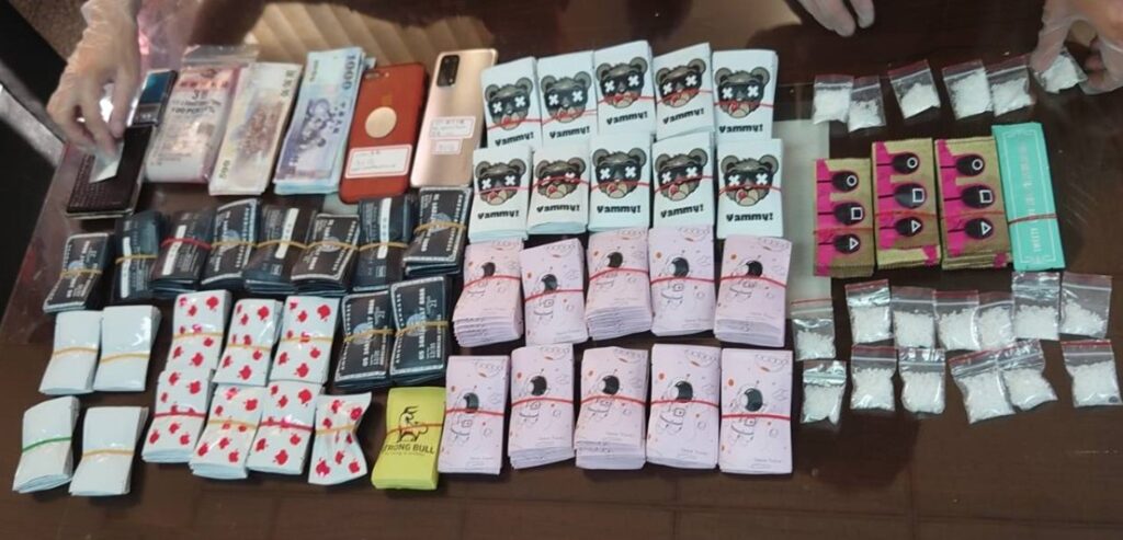 ▲圖說：警方在運毒車輛上搜出毒品咖啡包438包和愷他命20包 （圖／台中市政府提供）