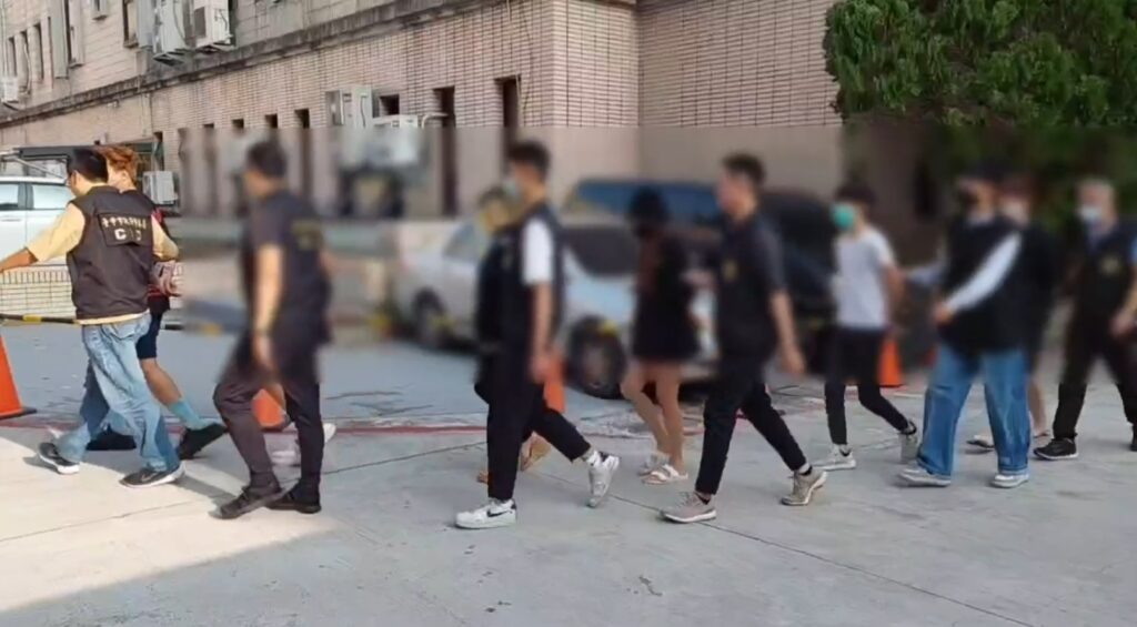 ▲圖說:中市刑大偵四隊查獲以男模會館為掩護之暴力犯罪集團6人 (圖/台中市政府提供)