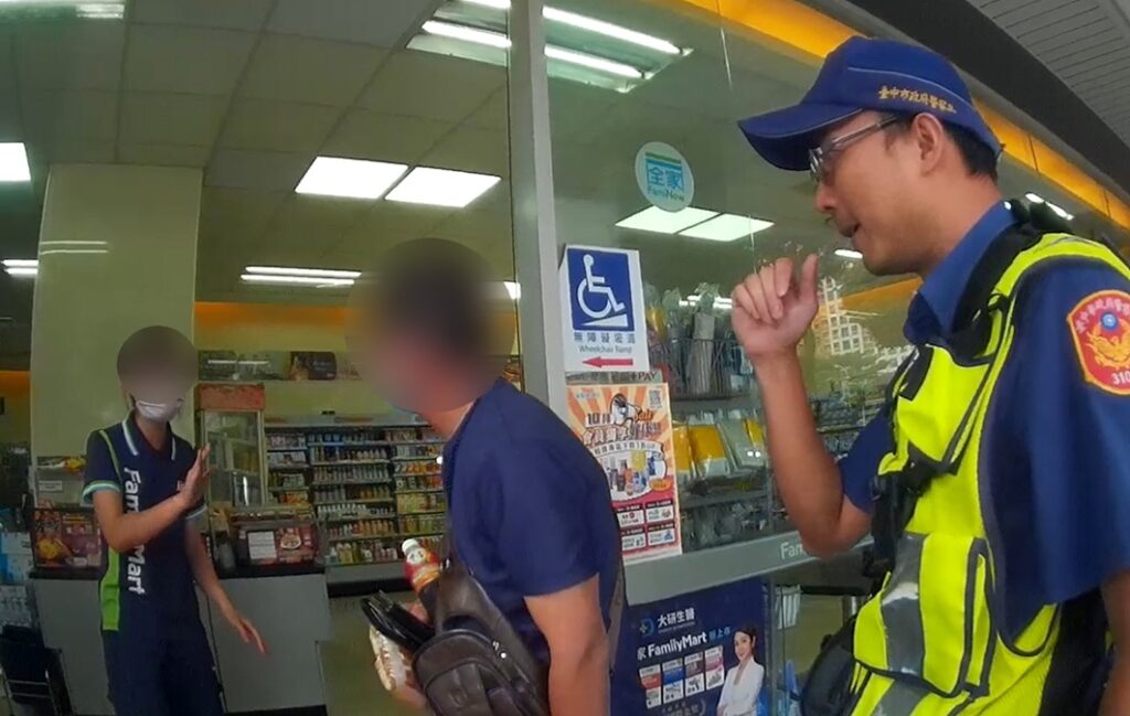 ▲圖說:張男欲購買3萬5千元點數卡以解鎖「交友APP」顯示,超商店員急叩來員警協助 (圖/台中市政府提供)