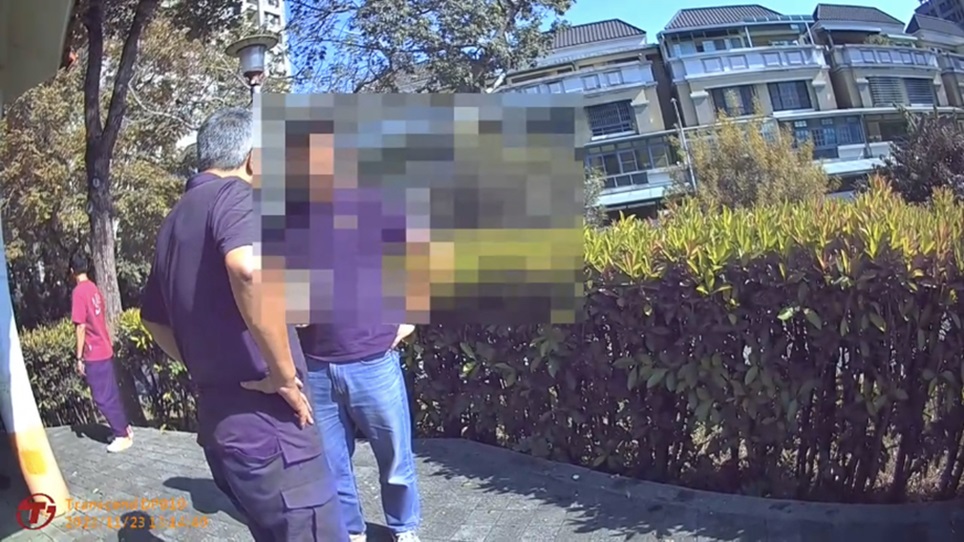 ▲圖說：楊男面對大批警力圍捕，秒慫連忙辯解只是內急小解 （圖／台中市政府提供）