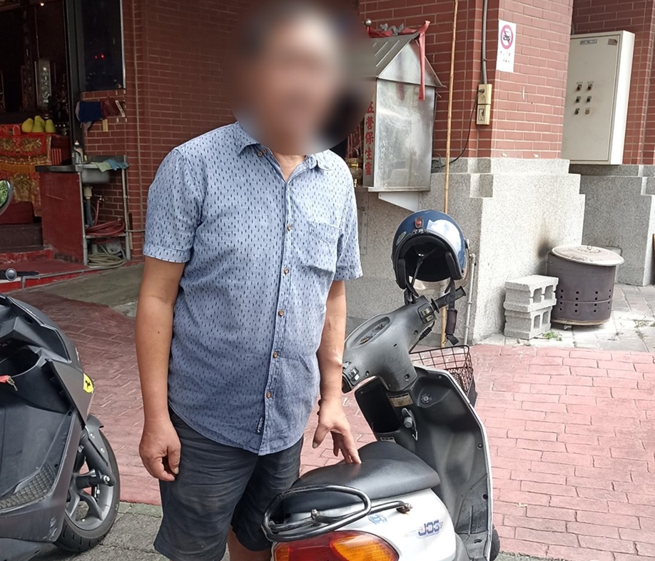▲圖說:黃男因錯認廟宇而勞師動眾找機車,自己也覺得不好意思,頻頻向員警致歉              (圖/台中市政府提供)