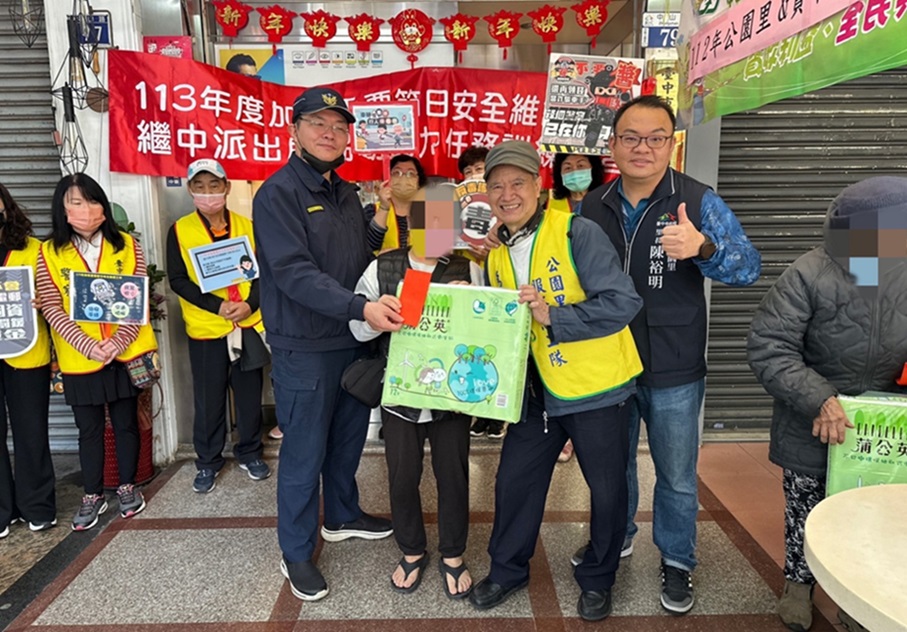 ▲圖說:觀心慈善會舉辦寒冬送暖活動,嘉惠弱勢家庭              (圖/台中市政府提供)