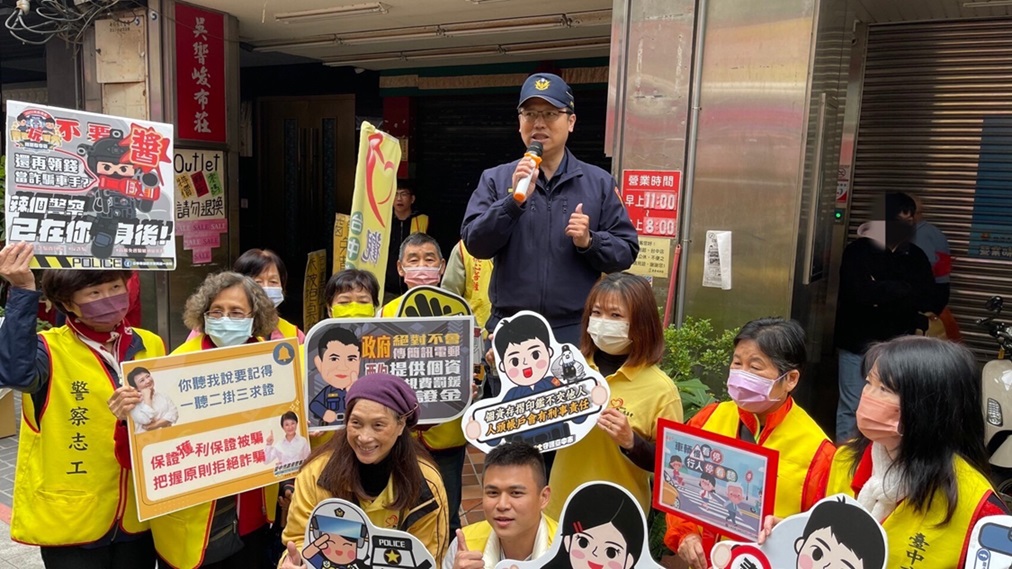 ▲圖說:中警第一分局繼中派出所攜手中區里長,共同辦理治安座談會,進行犯罪預防宣導 (圖/台中市政府提供)