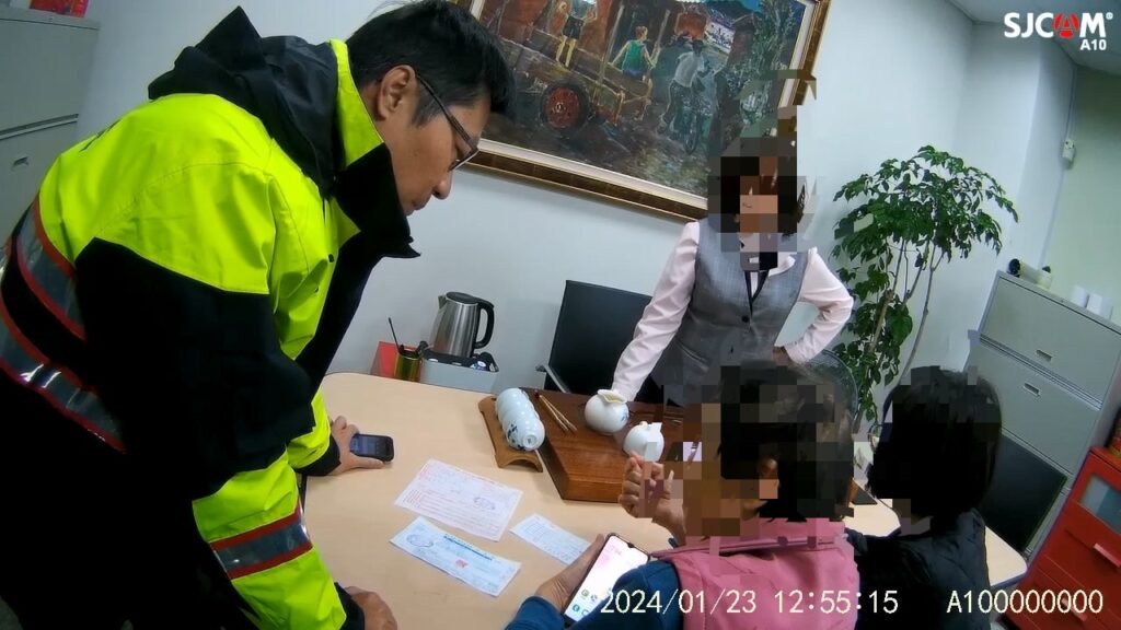 ▲圖說:戴姓阿嬤接獲一通電話30萬險噴飛,幸好阿嬤反覆求證,千鈞一髮救回 (圖/台中市政府提供)