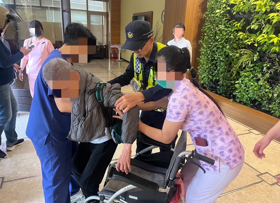 ▲圖說：林姓老翁在員警的協助下，平安回到居住的護理之家 （圖／台中市政府提供）