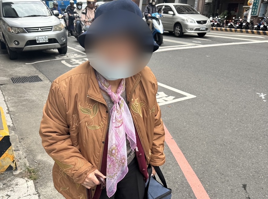 ▲圖說：95歲巫姓阿嬤搭計程車卻到不了「日照中心」，司機只好求助警方 （圖／台中市政府提供）