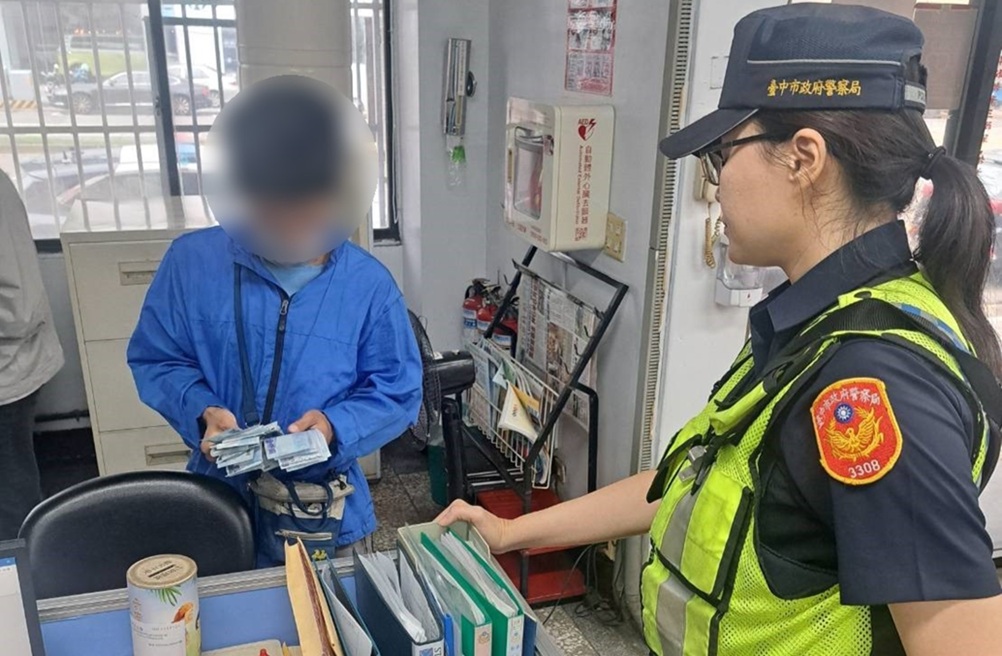 ▲圖說：在勤工派出所警員協助下，徐男4萬多元辛苦錢失而復得 （圖／台中市政府 提供）