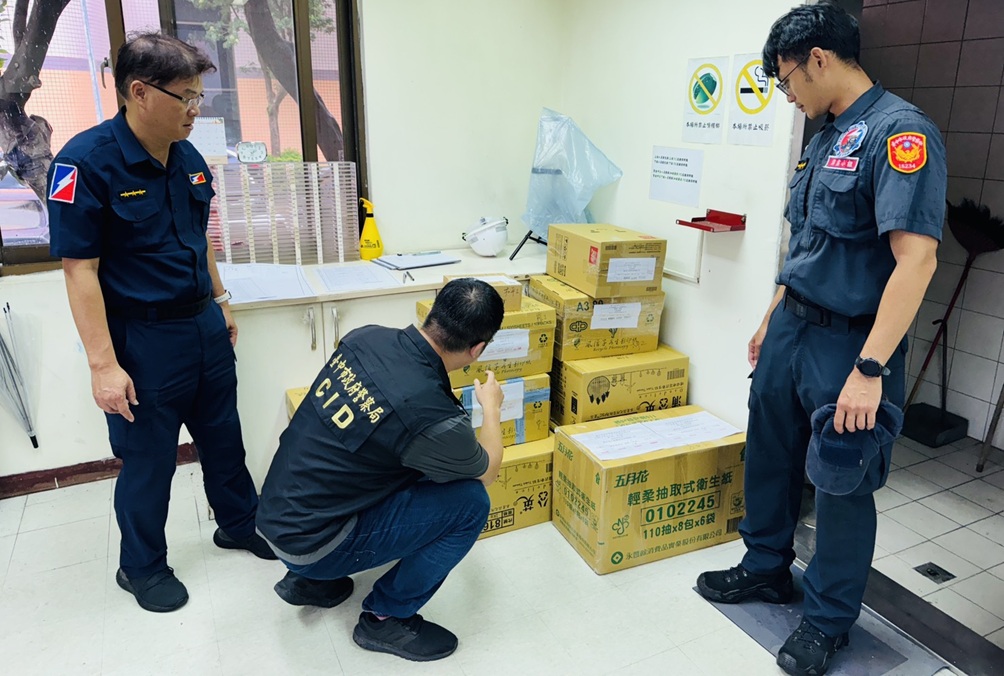 ▲圖說:銷燬毒品前,中市警局會同督察與政風人員,嚴謹逐一清點、封緘欲銷燬毒品               (圖/台中市政府 提供)