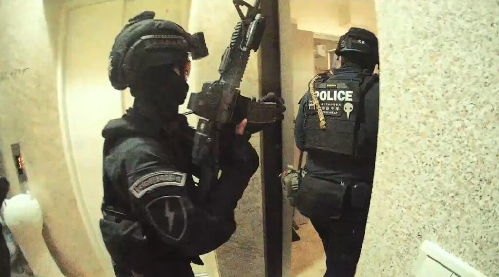 ▲圖說:中市刑大蒐證多日後收網,攻堅搗破不法賭博網站               (圖/台中市政府 提供)