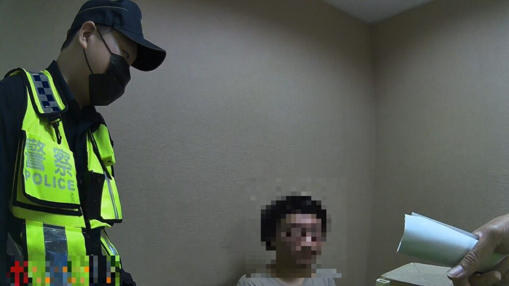 ▲圖說:第一分局民權所員警攜手行員,成功阻止男子貸款90萬交付詐騙集團 (圖/台中市政府 提供)