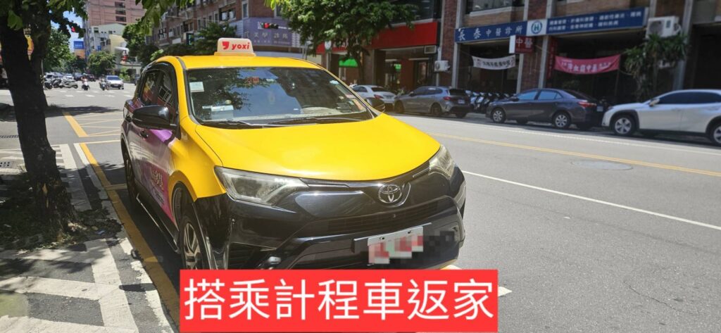 ▲圖說：迷路男進入交警大隊求助，員警努力聯絡到家屬後，並幫忙叫計程車送黃男返家 （圖／台中市政府 提供）