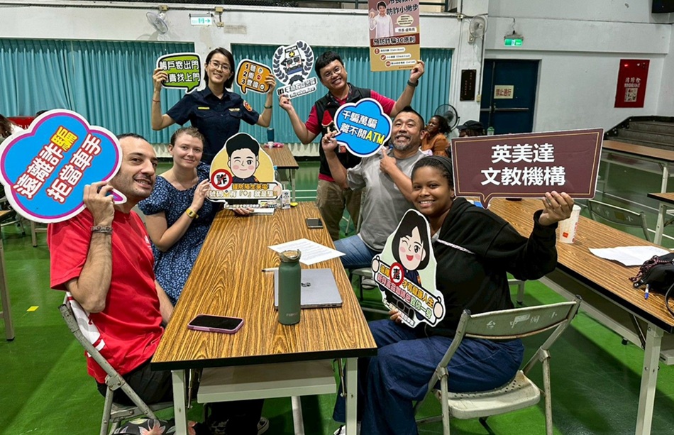 ▲圖說:來台的外籍師也需要防詐知識,中市警方為「高中以下聘僱外籍英語教師」帶來一場趣味十足的犯罪預防宣導                 (圖/台中市政府 提供)