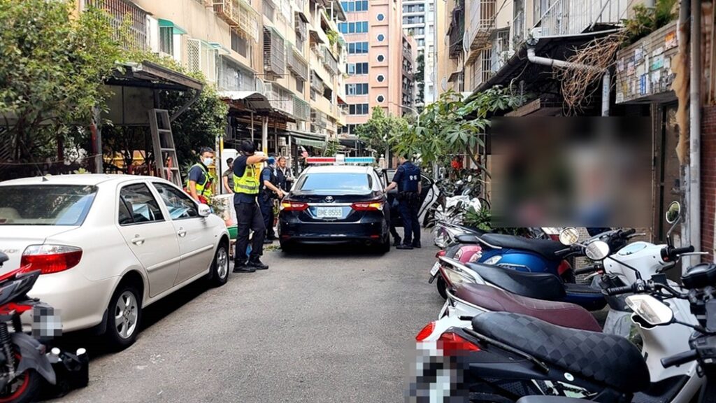 ▲圖說：蕭男與女友因感情問題爭執，持磚塊及美工刀攻擊導致女友親友3人受傷，警方迅速將蕭嫌制伏 （圖／台中市政府 提供）