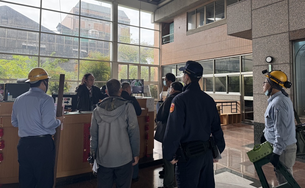 ▲圖說：中市警第一分局結合市府相關單位，針對轄區麻將社及德州撲克賭博場所強力掃蕩並執行斷水斷電 （圖／台中市政府 提供）