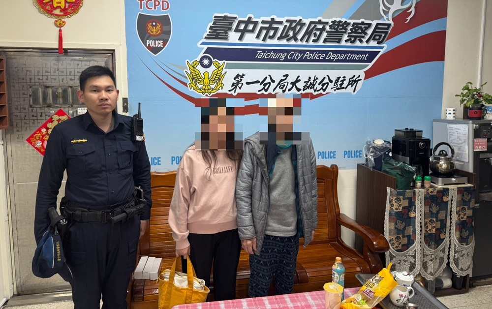 ▲圖說：第一分局大誠所警員吳耀宗藉一只醫院藥袋幫9旬翁找到返家路 （圖／台中市政府 提供）