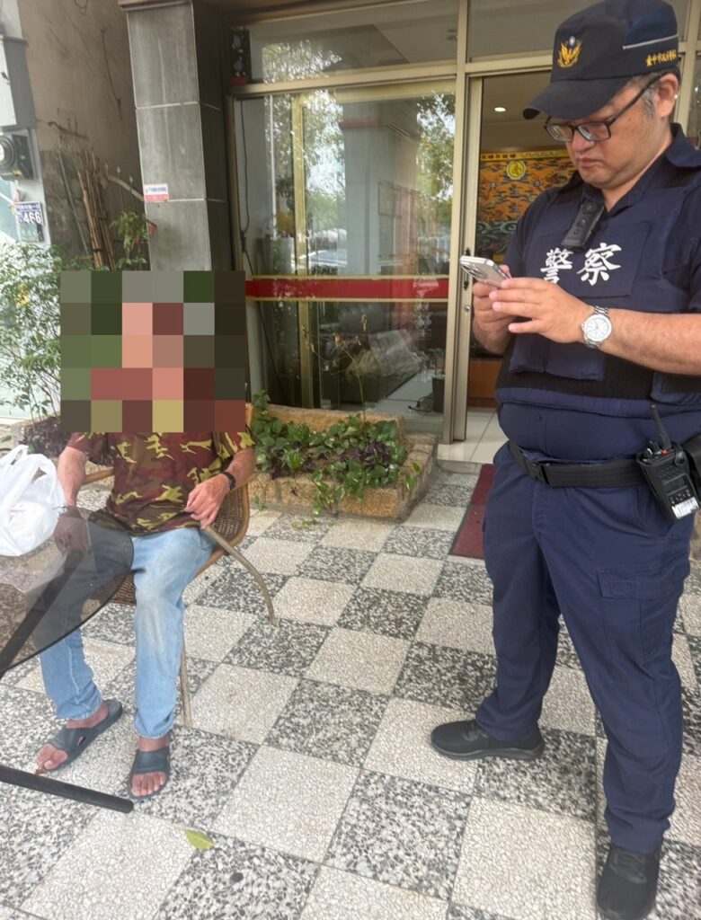 ▲圖說：員警耐心與老翁對話，從零碎線索中拼湊出陳姓老翁姓名，成功確認其身分 （圖／台中市政府 提供）