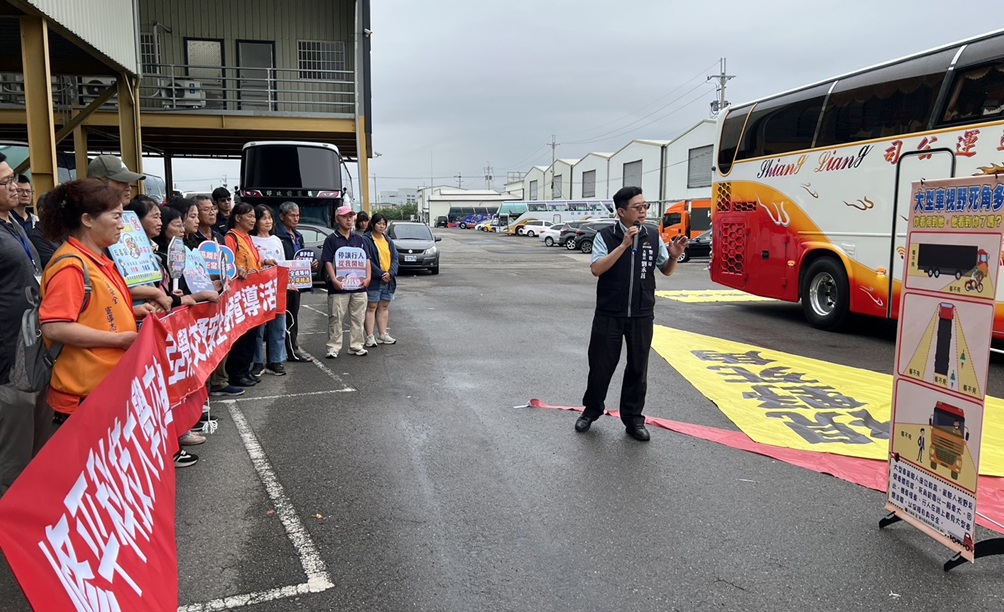 ▲圖說：警方於現場設置大型車內輪差與視野死角情境演示，讓民眾親身感受駕駛視角 （圖／台中市政府 提供）