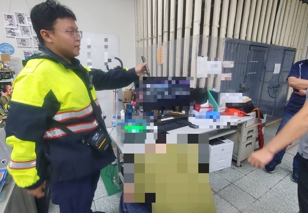 ▲圖說：民權所員警藉由指紋查到走失男子身分資料，成功連絡上男子家屬 （圖／台中市政府 提供）