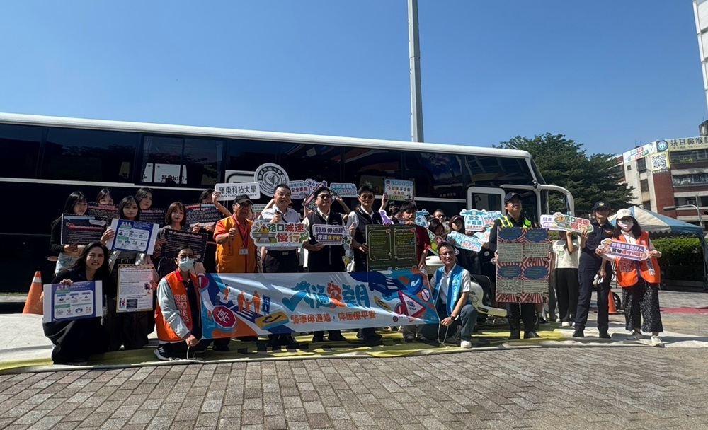 ▲圖說：中市交通警察大隊攜手第四分局、交通局及臺中區監理所，前進嶺東科大辦理交通安全、反詐騙及婦幼安全宣導          （圖／台中市政府  提供）