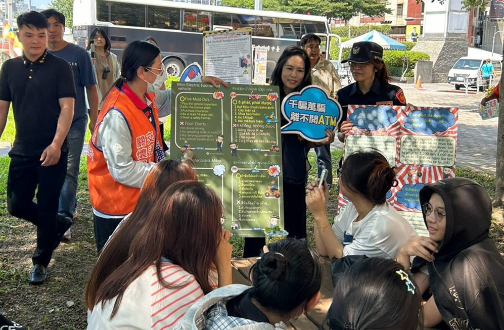 ▲圖說：警方向學生進行交通安全、反詐騙及婦幼安全宣導           （圖／台中市政府 提供）
