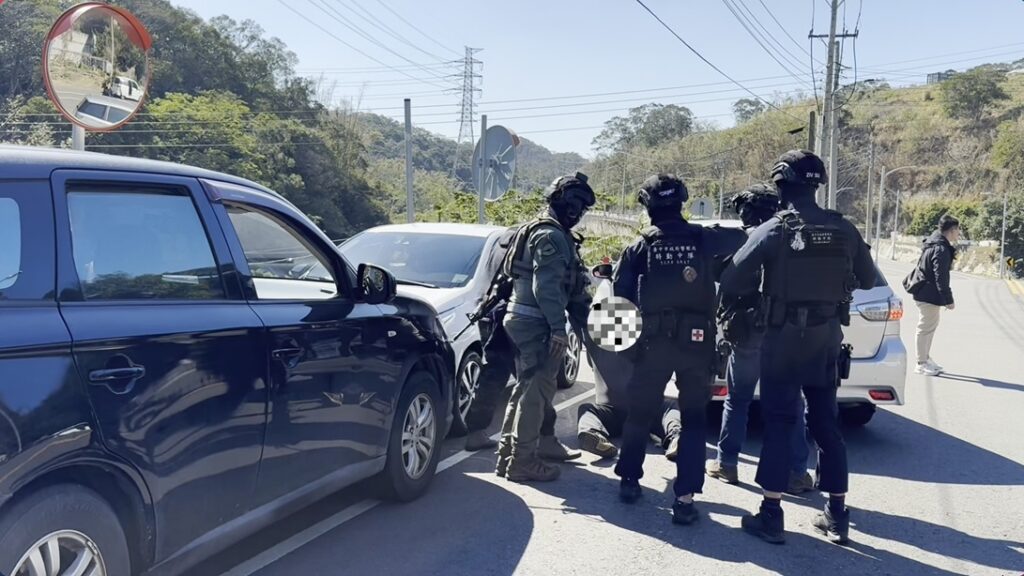 ▲圖說:中市專案小組陸空夾擊,成功逮捕潛逃新竹山區的鍾姓主嫌 (圖/台中市政府 提供)
