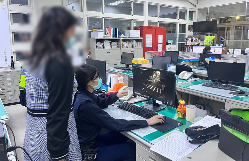 ▲圖說：員警祭出「反向推敲」策略，成功為來自台東的女子尋回行李 （圖／台中市政府提供）