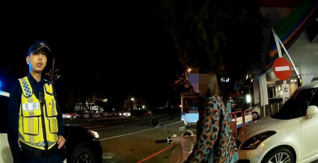 ▲圖說：董女騎乘掛失牌照機車上路，疑似因心虛而騎車不穩，遭警方攔停查獲 （圖／台中市政府提供）