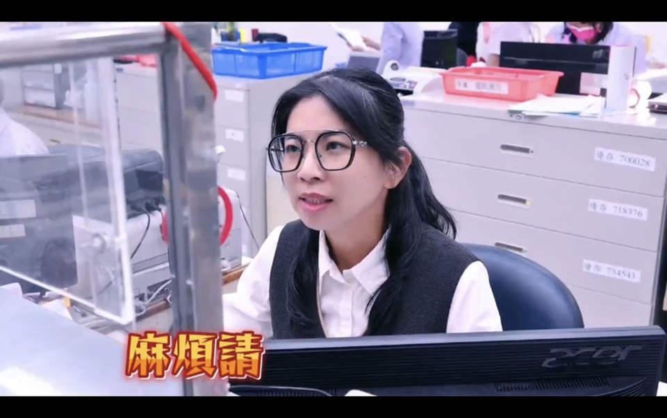 ▲圖說：臺銀美女行員冷靜應對拖住搶匪時間，意外成為微電影亮點            （圖／台中市政府提供）