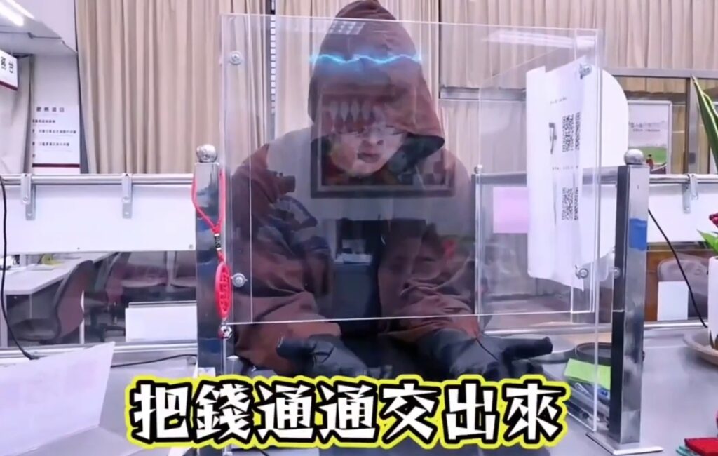 ▲圖說：中市各警分局於農曆年前進行金融機構防搶演練，加強警銀聯防機制             （圖／台中市政府提供）