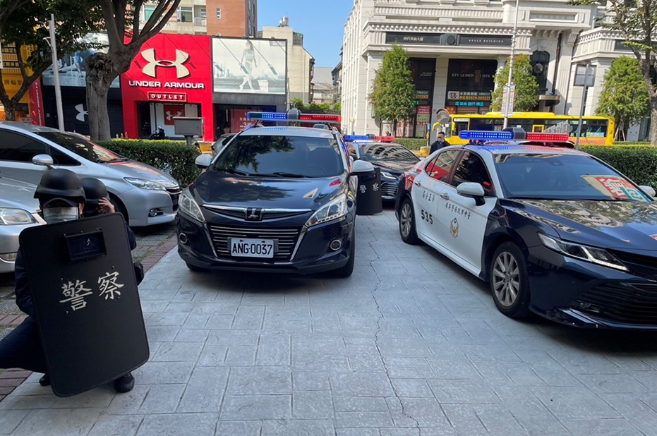 ▲圖說：警方接獲銀行通報後，優勢警力立即集結佈署，並加強攔截圍捕能力 （圖／台中市政府提供）