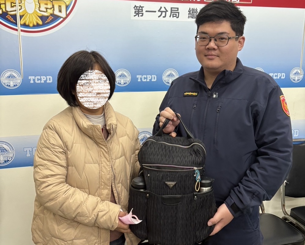 ▲圖說:員警經由包包內一張超市收據上的卡號,成功找到黃姓失主 (圖/台中市政府 提供)