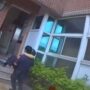 ▲圖說：身障男氣力用盡，無法自行上6樓返家，員警直接「公主抱」爬六樓 （圖／台中市政府 提供）