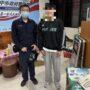 ▲圖說：韓籍柳姓旅客領回錢包後，開心地與員警合影 （圖／台中市政府 提供）