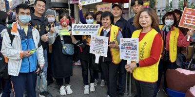 ▲圖說：迎接2026農曆春節，中市警局宣導團於市場向民眾宣導防竊防扒 （圖／台中市政府 提供）