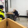 ▲圖說：迷路的簡姓與林姓老翁在派出所相逢後，馬上變成好朋友 （圖／台中市政府 提供）