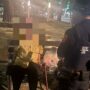 ▲圖說：一名老翁深夜獨自坐在公園長椅上，民權所員警接獲熱心民眾報案趕來協助 （圖／台中市政府 提供）