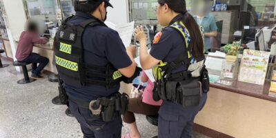 ▲圖說：72歲李婦表示要匯款給表姊還代墊旅費，行員發現收款人年紀不符，趕緊報警協助 （圖／台中市政府 提供）