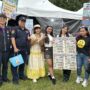 ▲圖說：現場許多外籍移工主動排隊參與警方宣導活動，學習「反詐」、「反毒」及交通安全知識 （圖／台中市政府 提供）