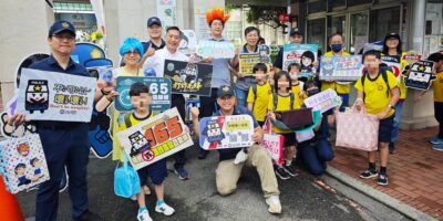 ▲圖說：第一分局宣導團特別到忠孝國小維護交通秩序，並發放多款限量超萌宣導禮品 （圖／台中市政府 提供）