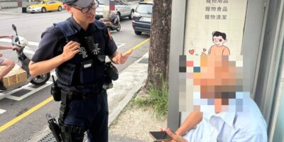 ▲圖說：徐姓老翁向路人求助操作手機，輸入個人帳號密碼進行黃金投資，路人查覺有異報警協助 （圖／台中市政府 提供）