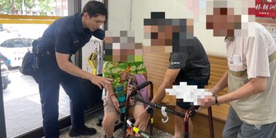 ▲圖說：員警將陳姓阿嬤載回民權派出所休息，並通知家屬前來 （圖／台中市政府 提供）