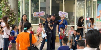 ▲圖說：中市交通警察大隊、第五分局及相關單位齊聚軍功國小，舉辦交通安全與反詐騙宣導 （圖／台中市政府 提供）